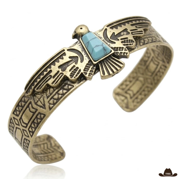 Bracelet indien turquoise doré vieilli, manchette ouverte gravée, oiseau aux ailes déployées et pierre turquoise en trapèze