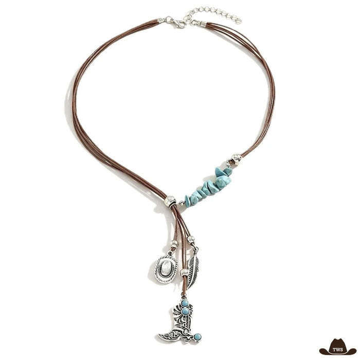 Collier pierre turquoise sur cordons marron, éclats turquoise et breloques chapeau de cowboy, plume et botte argentés