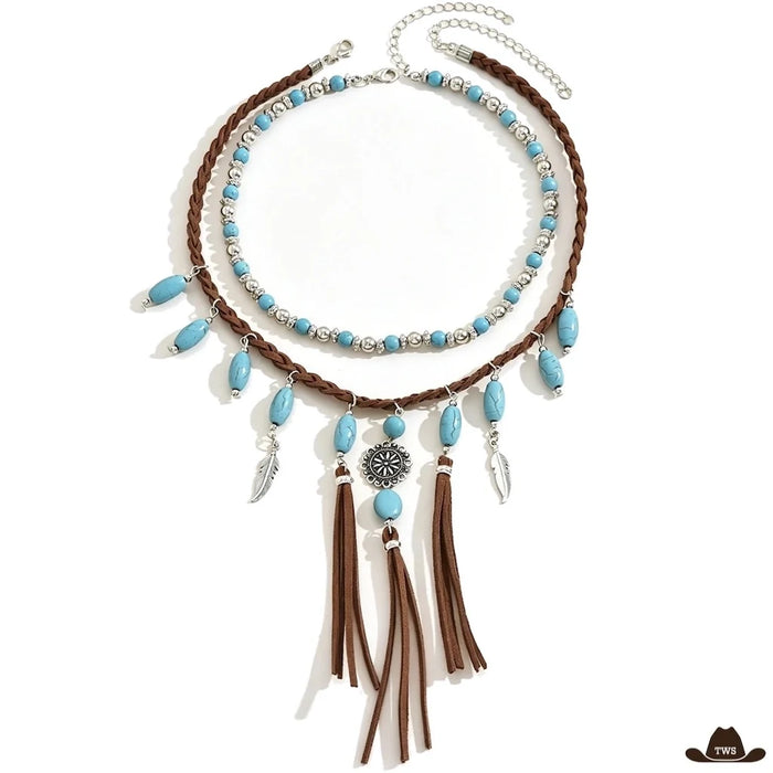 Collier turquoise ethnique à deux rangs : perles turquoise et argentées, cordon tressé marron à pampilles, plumes et rosace